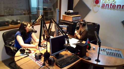 Starlab Tibb Mərkəzinin həkim dermatoloq Bilqeyis Mustafayeva radio Anten fm-in «Radio Doktor» verilişində