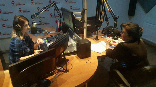 Starlab Tibb Mərkəzinin həkim fizioterapevti Afaq Salamova radio Anten fm-in «Radio Doktor» verilişində