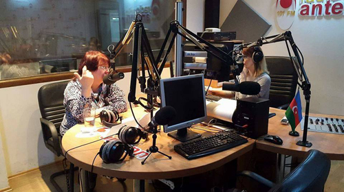 Starlab Tibb Mərkəzinin həkim nevroloq-vertebroloq Elfiya Altınbayeva radio Anten fm-in «Radio Doktor» verilişində